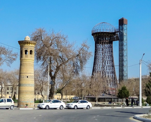 Sa hauteur totale est de 35 mètres. La construction d’un ascenseur extérieur est nécessaire pour l’accès aux étages supérieurs.