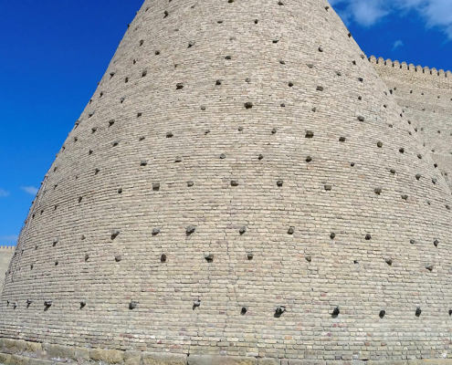 La construction de cette forteresse commence au Vème siècle et demeure le plus ancien monument de la ville.