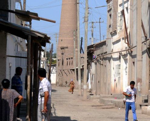 La construction en pisé des bâtiments privés est toujours pratiquée selon les traditions architecturales anciennes.