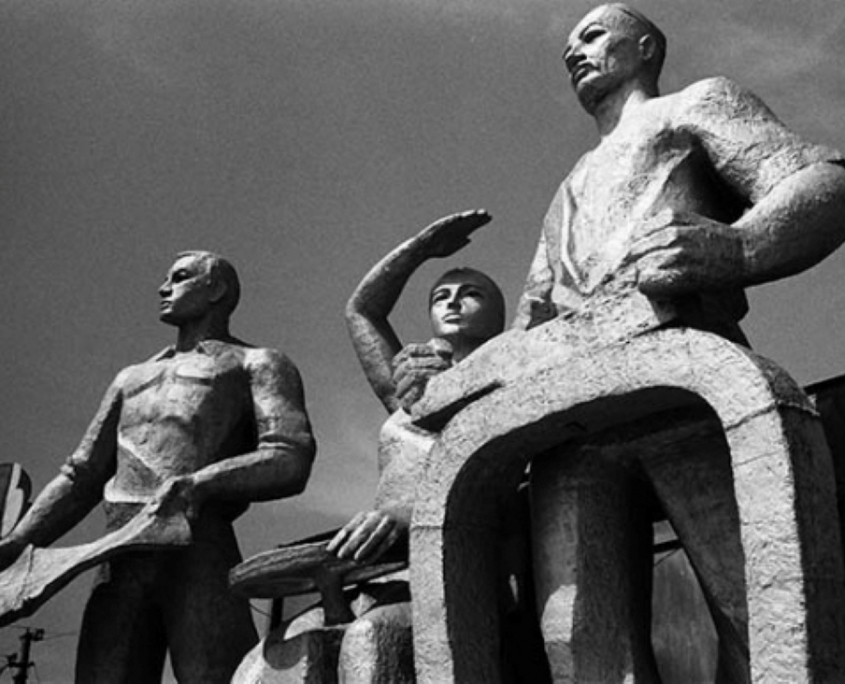 Au début des années 30, le collectivisme change profondément la vie des ouzbeks.