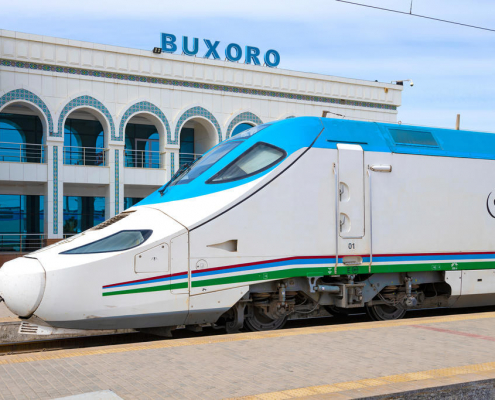 Afrosyiab (trains rapides) en provenance/à destination de Tachkent, Samarkand et Navoï